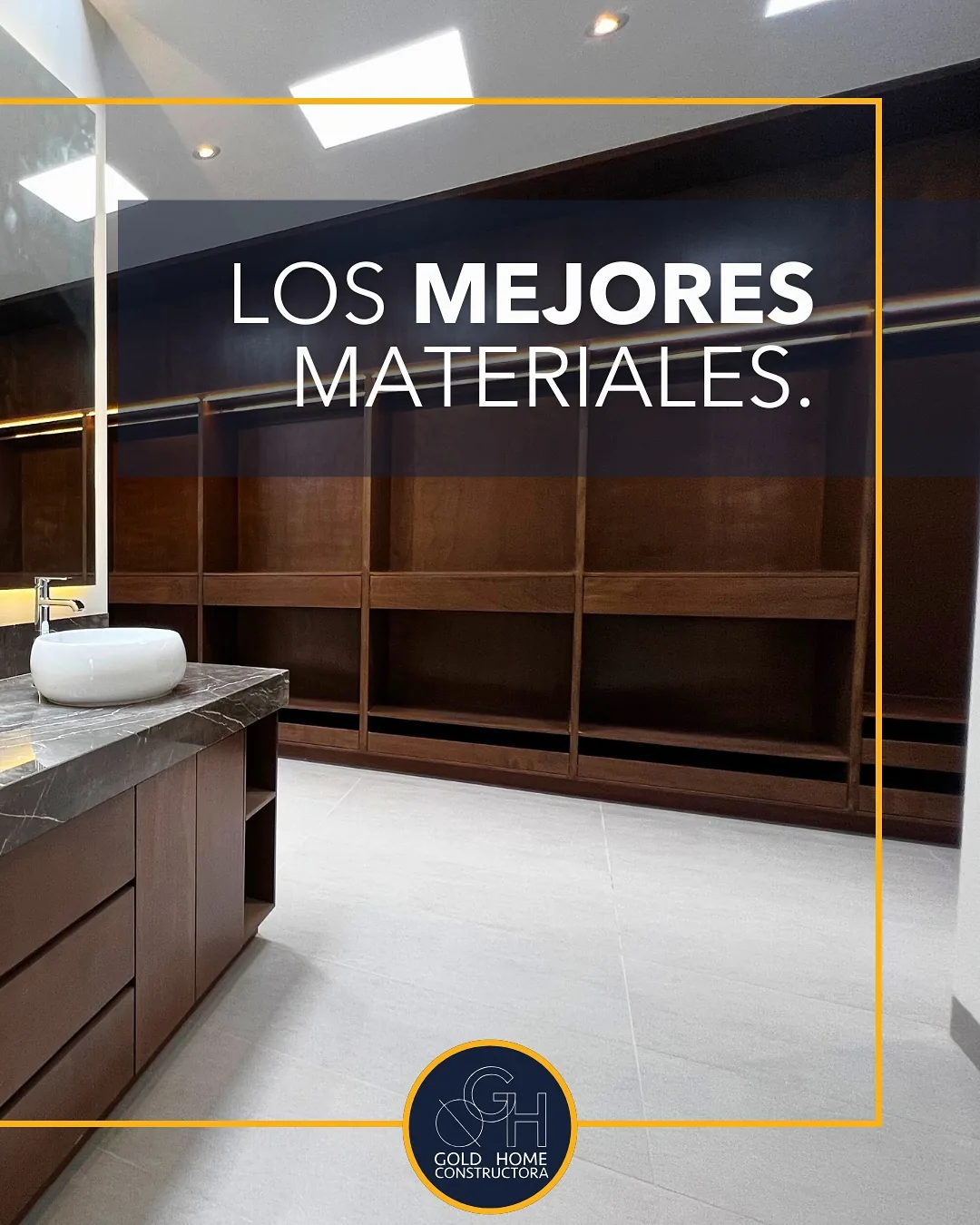 Vestidor con acabados de madera